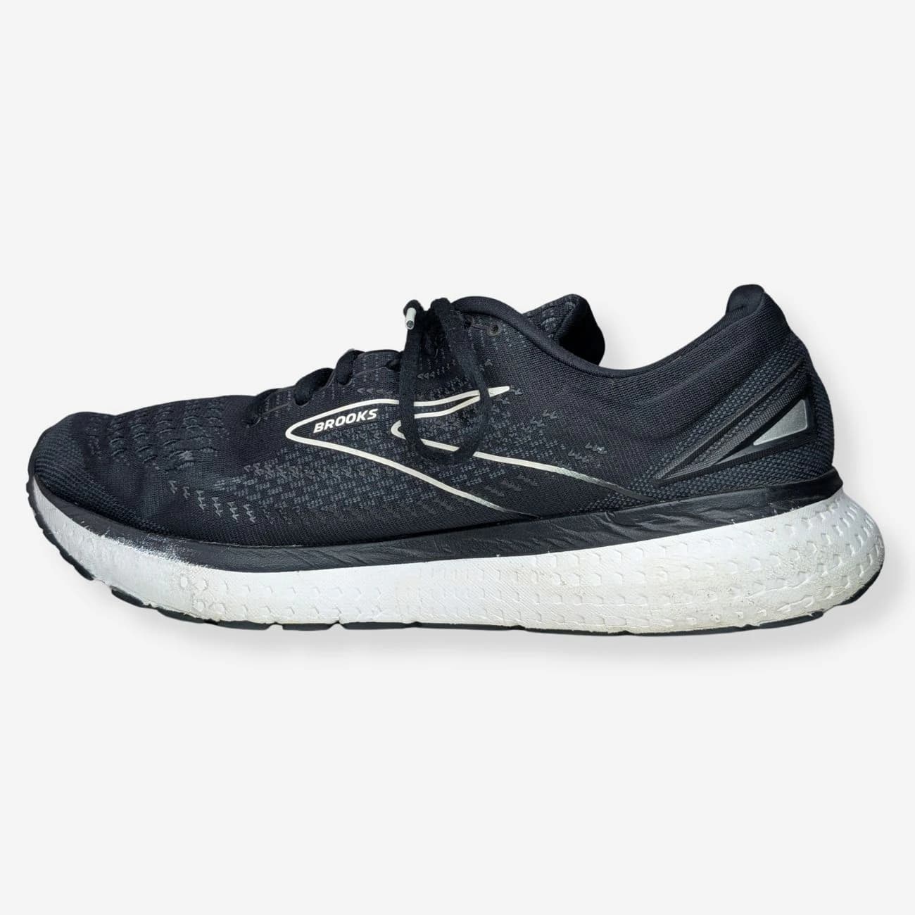 Brooks Glycerin 19 running shoes in black and white, featuring a breathable mesh upper, cushioned sole, and sleek design for optimal comfort and performance. Ideal for runners seeking support and style.